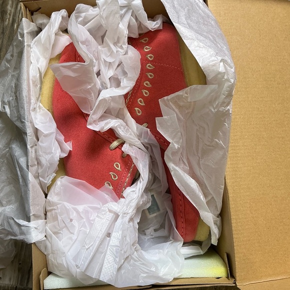 Clarks Women's Wallabees Coral Suede Moccasins Size 11.5 - Picture 11 of 11